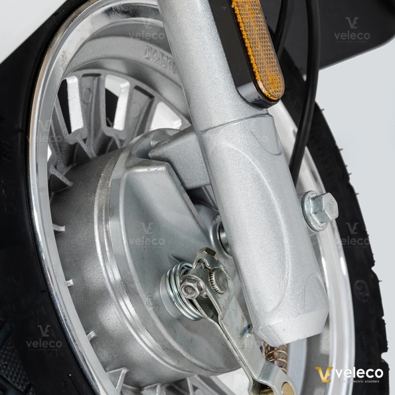 Veleco CRISTAL: trójkołowy skuter inwalidzki z pełnym oświetleniem LED