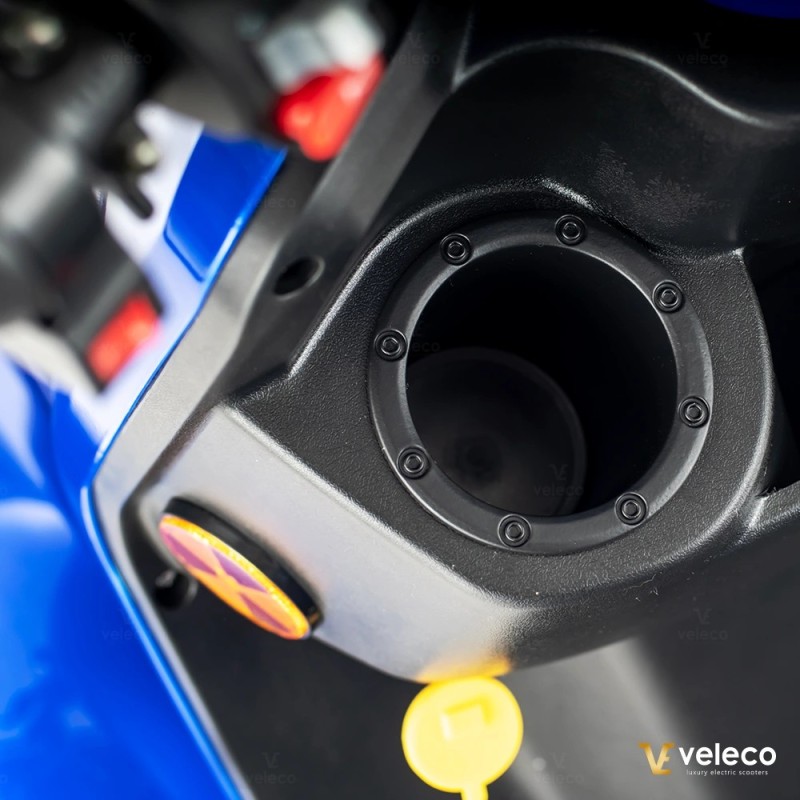 Veleco FASTER: 4-wheeled mobility scooter with ace design