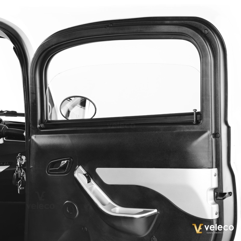 Veleco ADVENA: 2-osobowy zabudowany motorower mini samochód