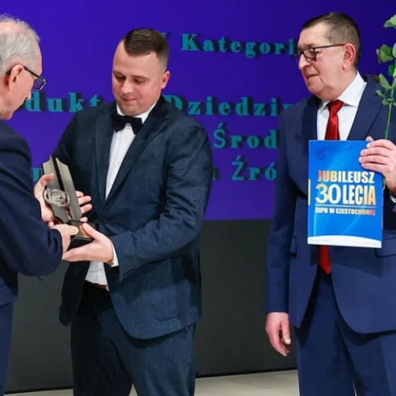 Jurassic Product of The Year 2022 Statuette for Veleco